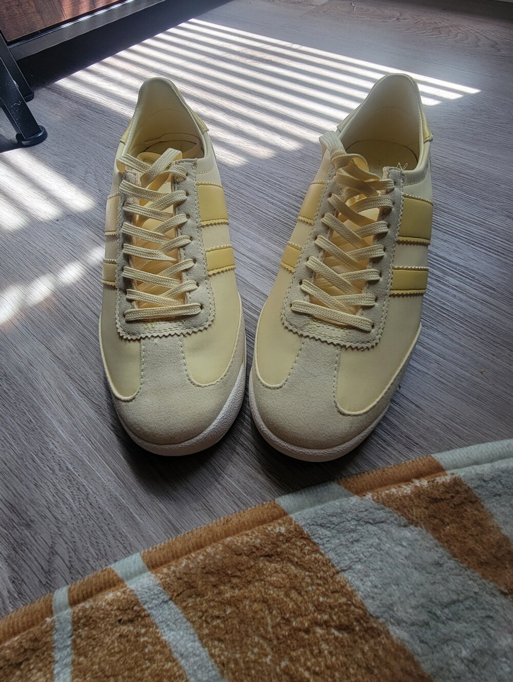 Madden Girl Yellow Lace-Up Women’s Sneakers Size 7